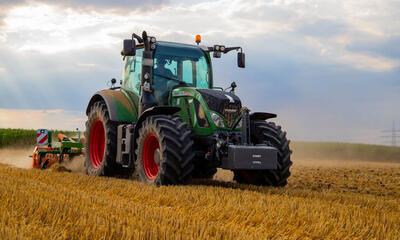 Tractor op het veld